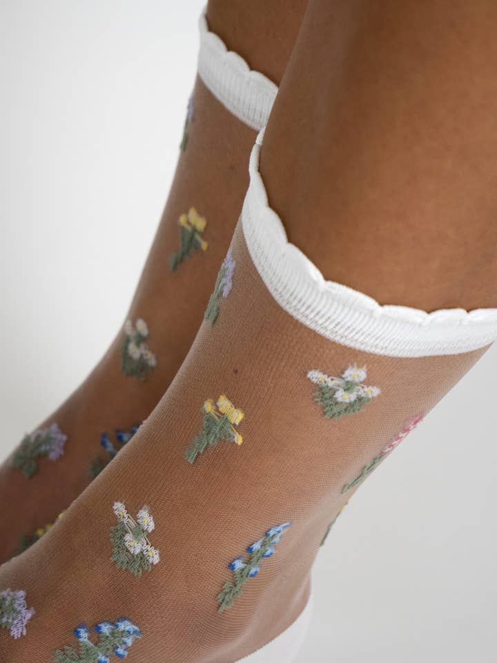 Atelier St Eustache - Vente Chaussettes – femme - Fleurs des champs • Chaussettes transparentes fleurs femme1