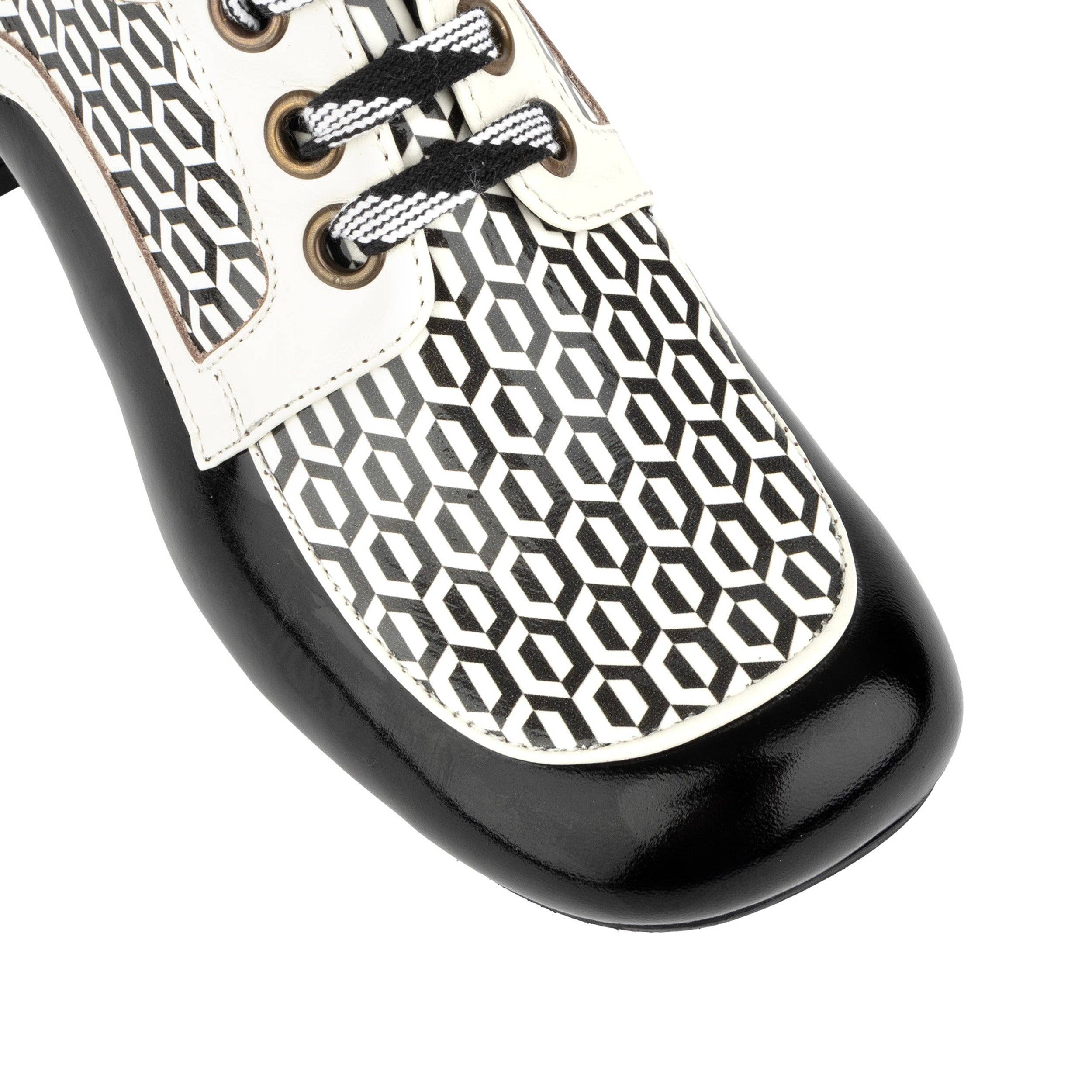 Embassy London – wholesale Low heels – Women′s – Sovereign - Black & white Optical - Women's leather lace up shoe with block heel6