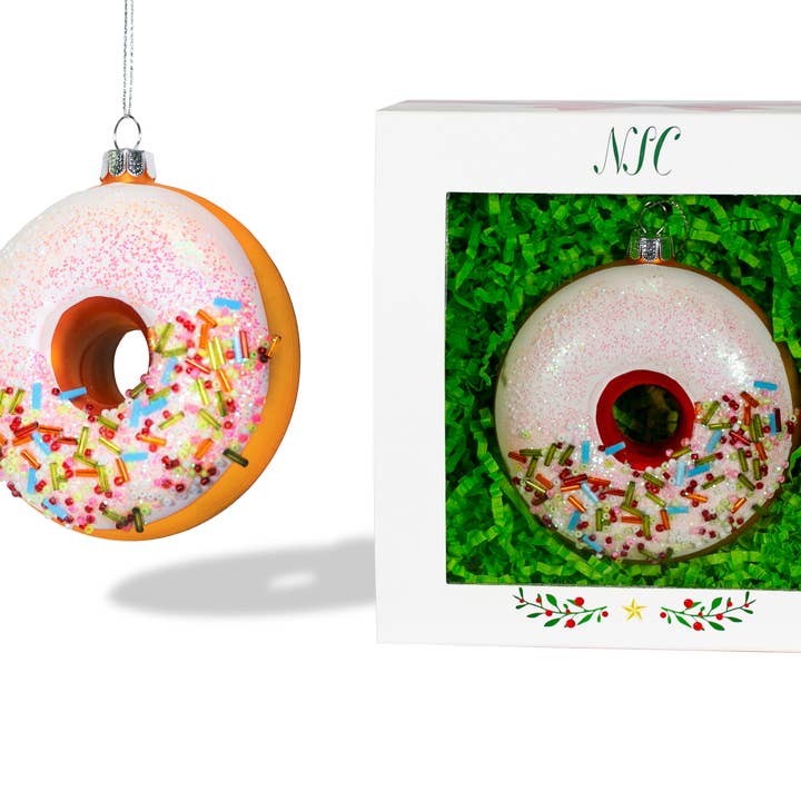 North Star Christmas | Vanilla Frosted Donut Glass Ornament voor wholesale door North Star Christmas