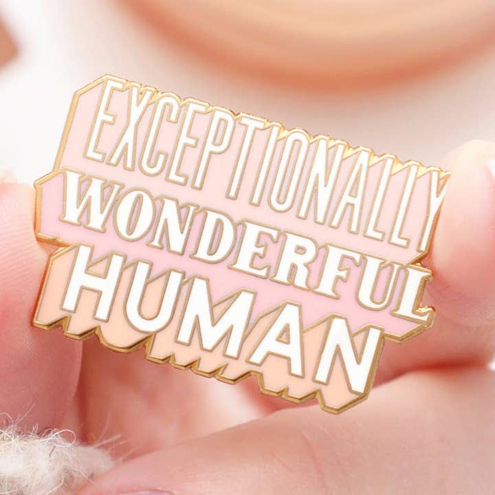 Incroyablement merveilleux humain - Épinglette en émail pour la vente par Alphabet Bags