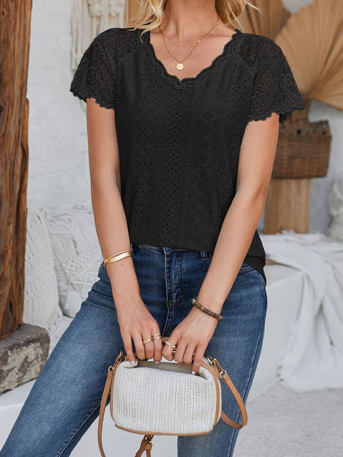 Top met V-hals en korte mouwen van kant en gehaakte oogjes ZK1081 voor wholesale door UNISHE