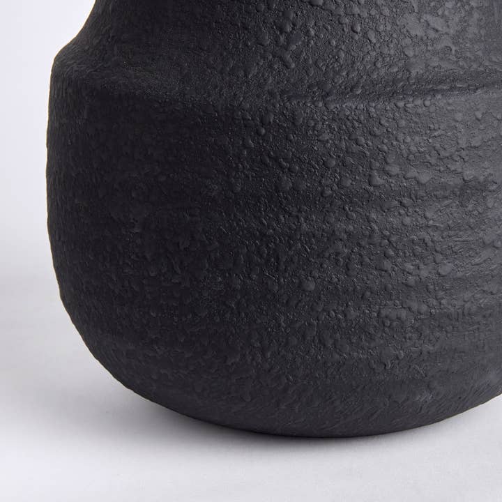 Geena Cachepot, Black for wholesale on Faire