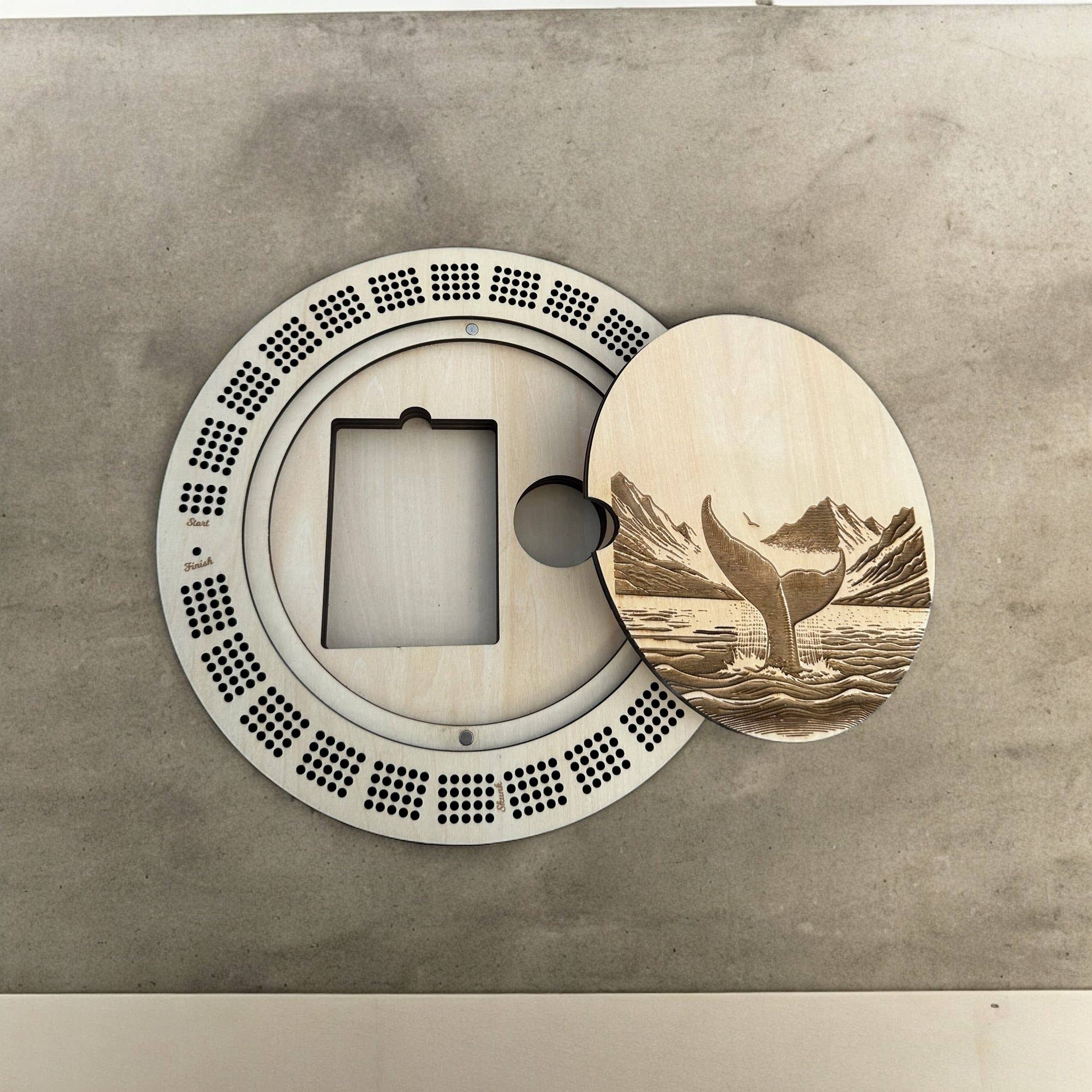 MT ENGRAVED - Vente Jeux de société - Planche à cribbage Whale Tail 1