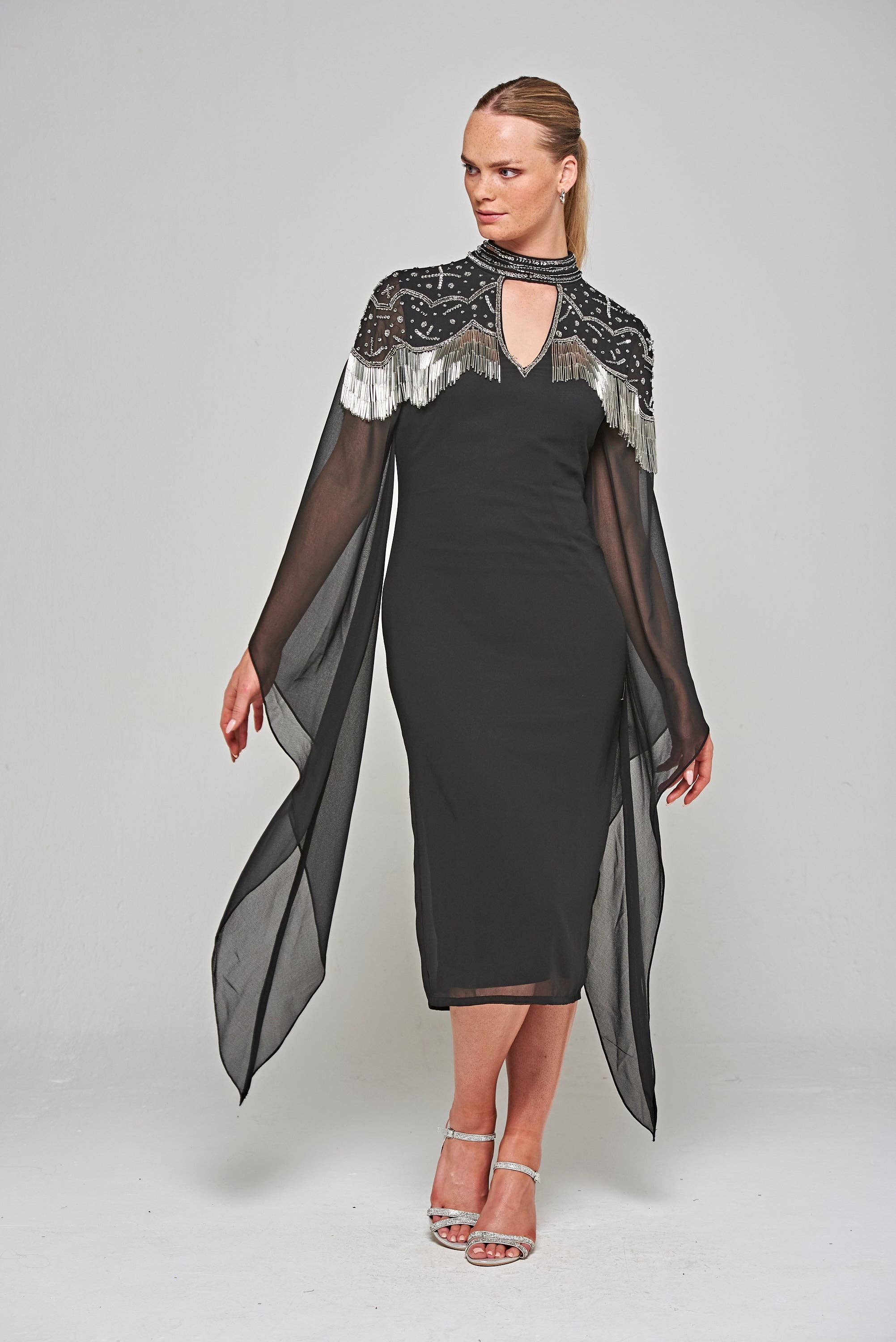 Nero Abito longuette decorato nero Delores con maniche a flauto in vendita all'ingrosso su Faire3