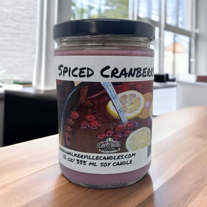Bougie écologique de 12 oz à la noix de coco et au soja parfumée aux canneberges épicées pour la vente par Walkerville Candles