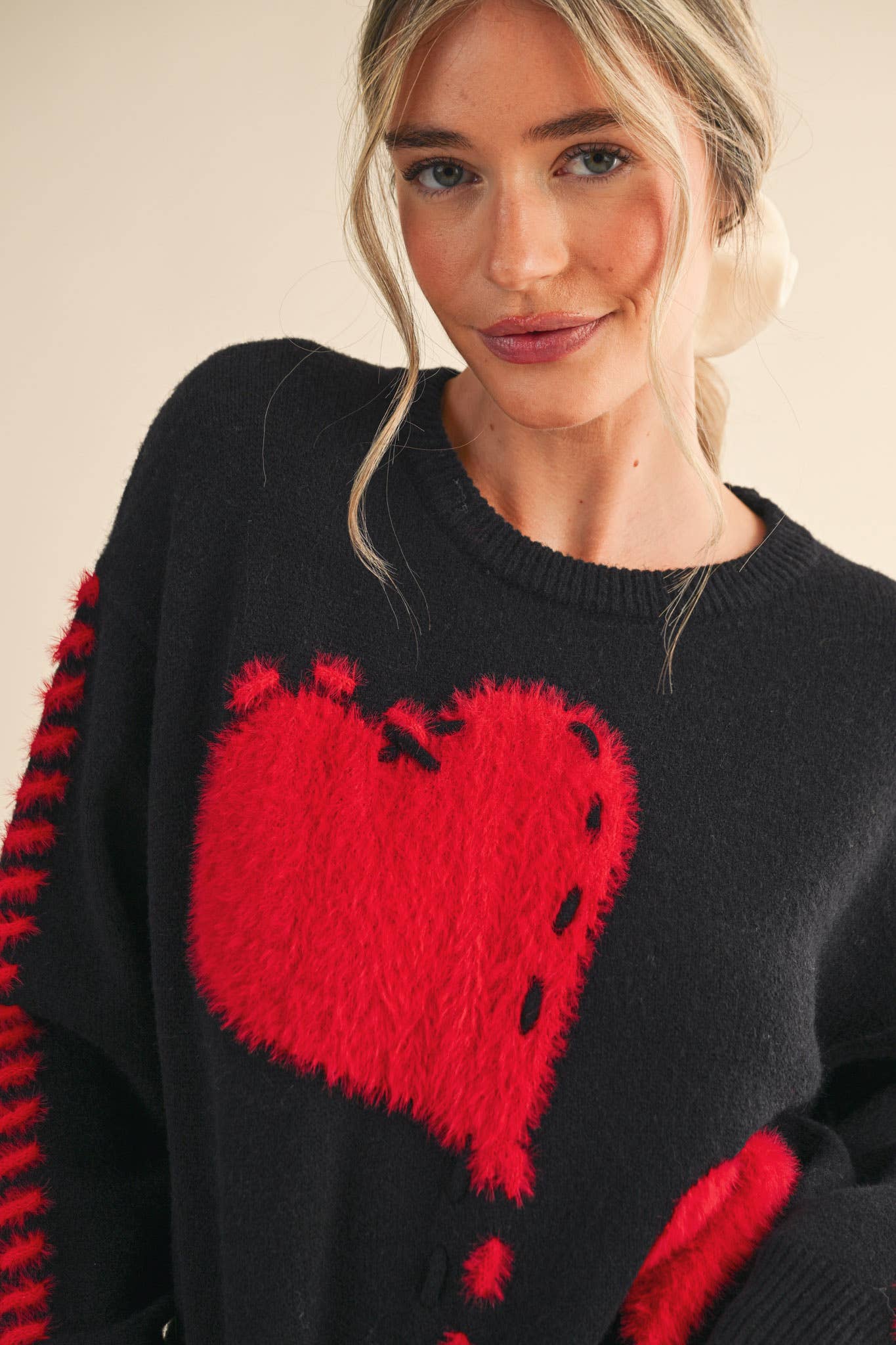 &MERCI - Wholesale Knit Sweater - Women's - FUZZY HEART KNIT SWEATER WITH WHIP STITCH MSW109900