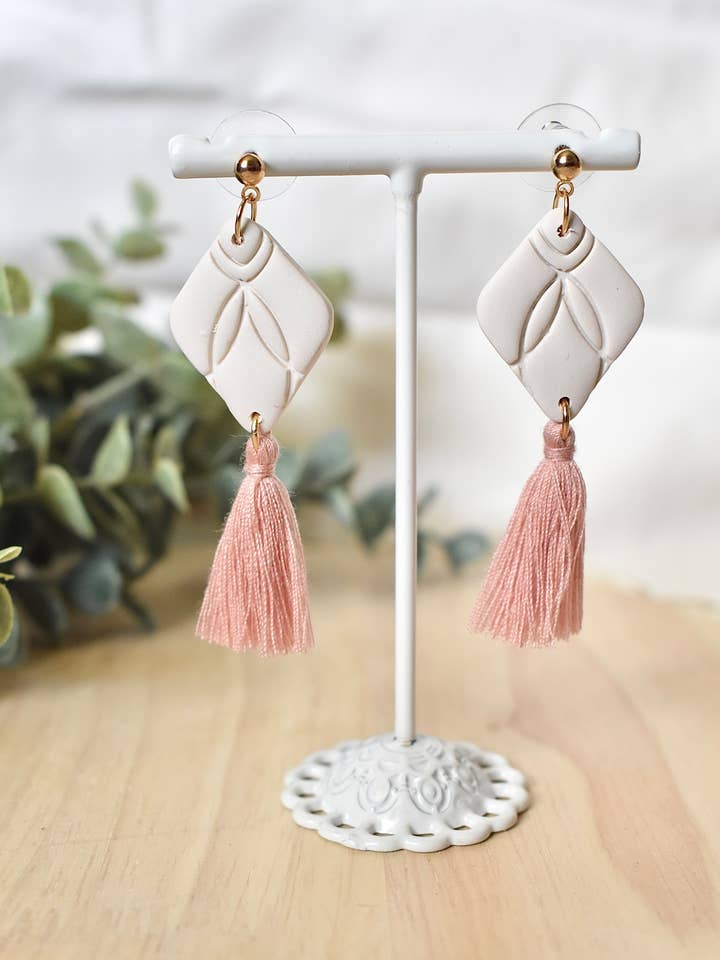 Diamanti color crema con nappina per la vendita all'ingrosso da parte di Dusty Rose Creations