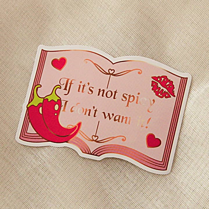 "Si ce n'est pas épicé, je n'en veux pas !" Autocollant littéraire - Autocollant original de Pinstory, style féerique et cottagecore littéraire pour la vente par Pinstory