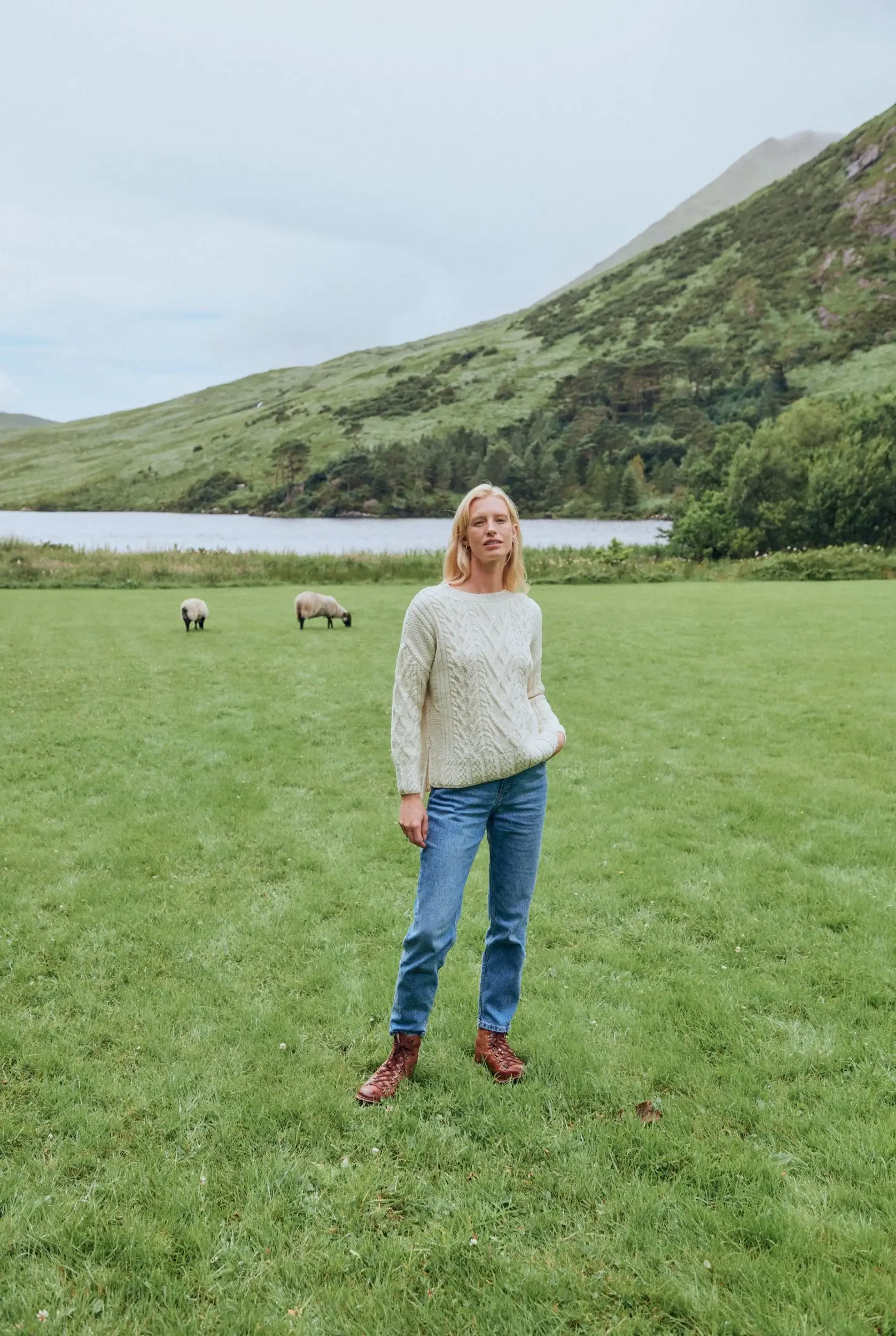 Aran Woollen Mills - Venta al por mayor Jersey de punto - Mujer - Suéter Tully Box Aran - Crema0