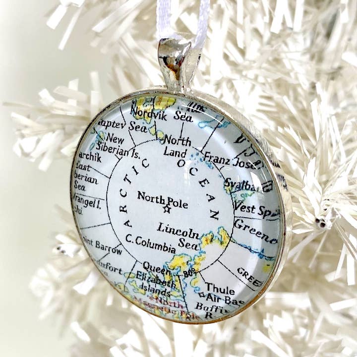 Ornement : Pôle Nord pour la vente par Tanner Glass