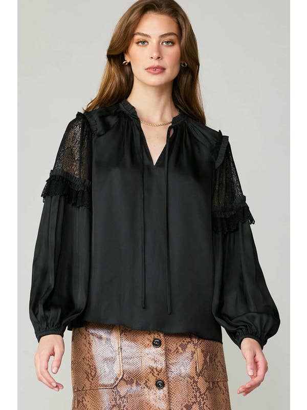 Current Air – Engroshandel Bluse - Dame – Bluse med blondeærmer og flæsedetaljer