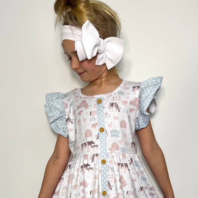 Robe Barnyard bleue pour filles pour la vente par Clover Cottage