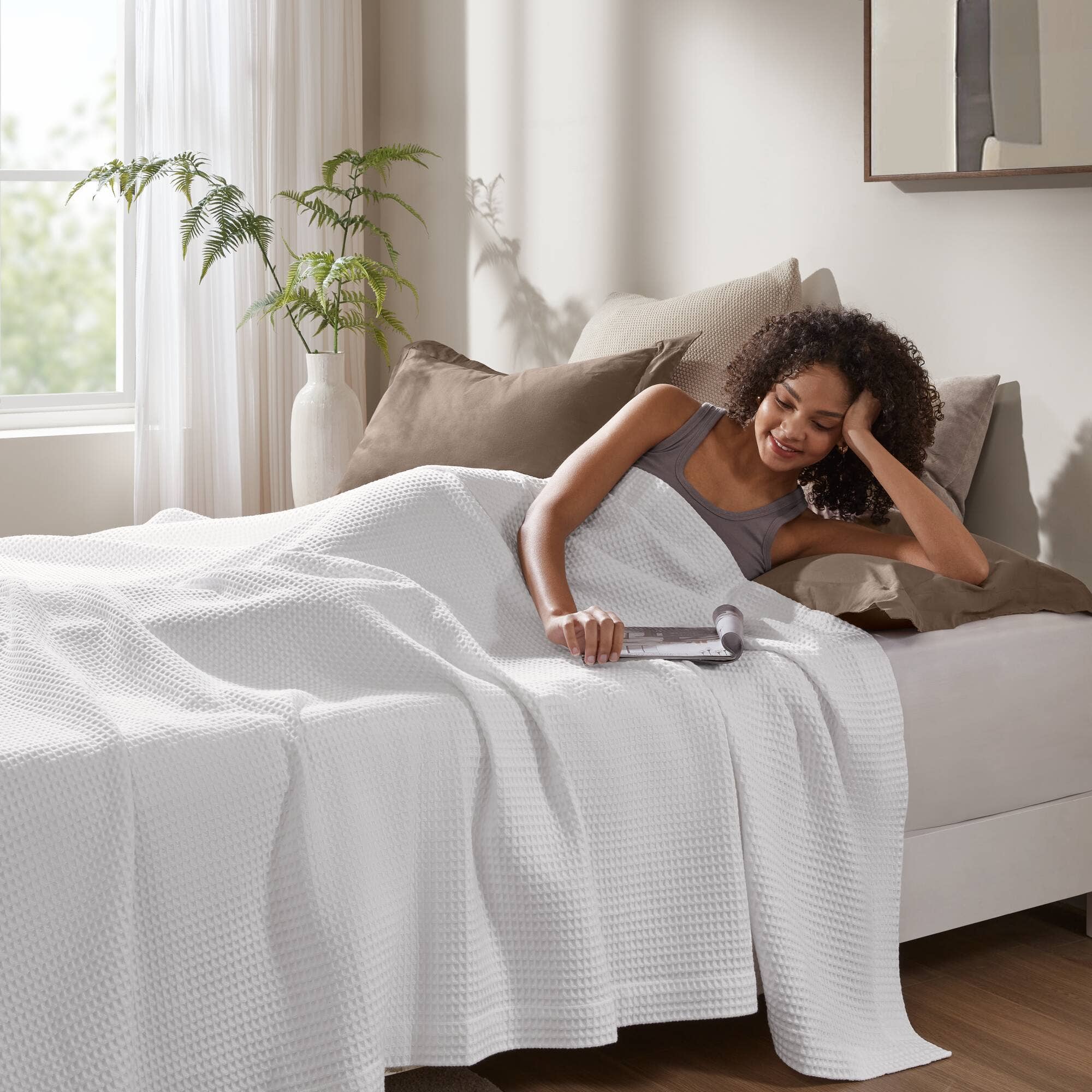 Olliix - Wholesale Bedding Blanket - 100% Cotton Waffle Weave Cozy Bedding Blanket, White3