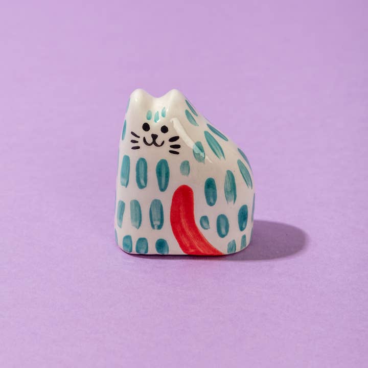 Petit Chat Bleu Sarcelle / Pièce en céramique pour la vente par Ana Seixas