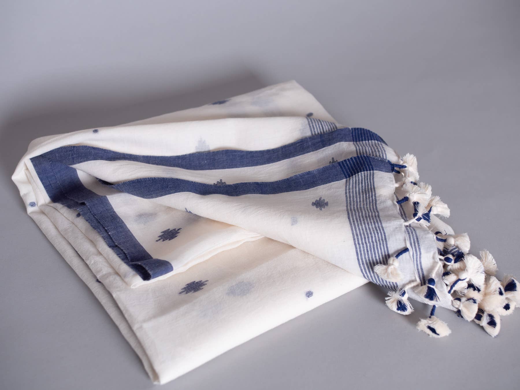 Storie – wholesale Scarf – Women's –  Dupatta Shawl, Blue Buti Hand Loomed Cotton2