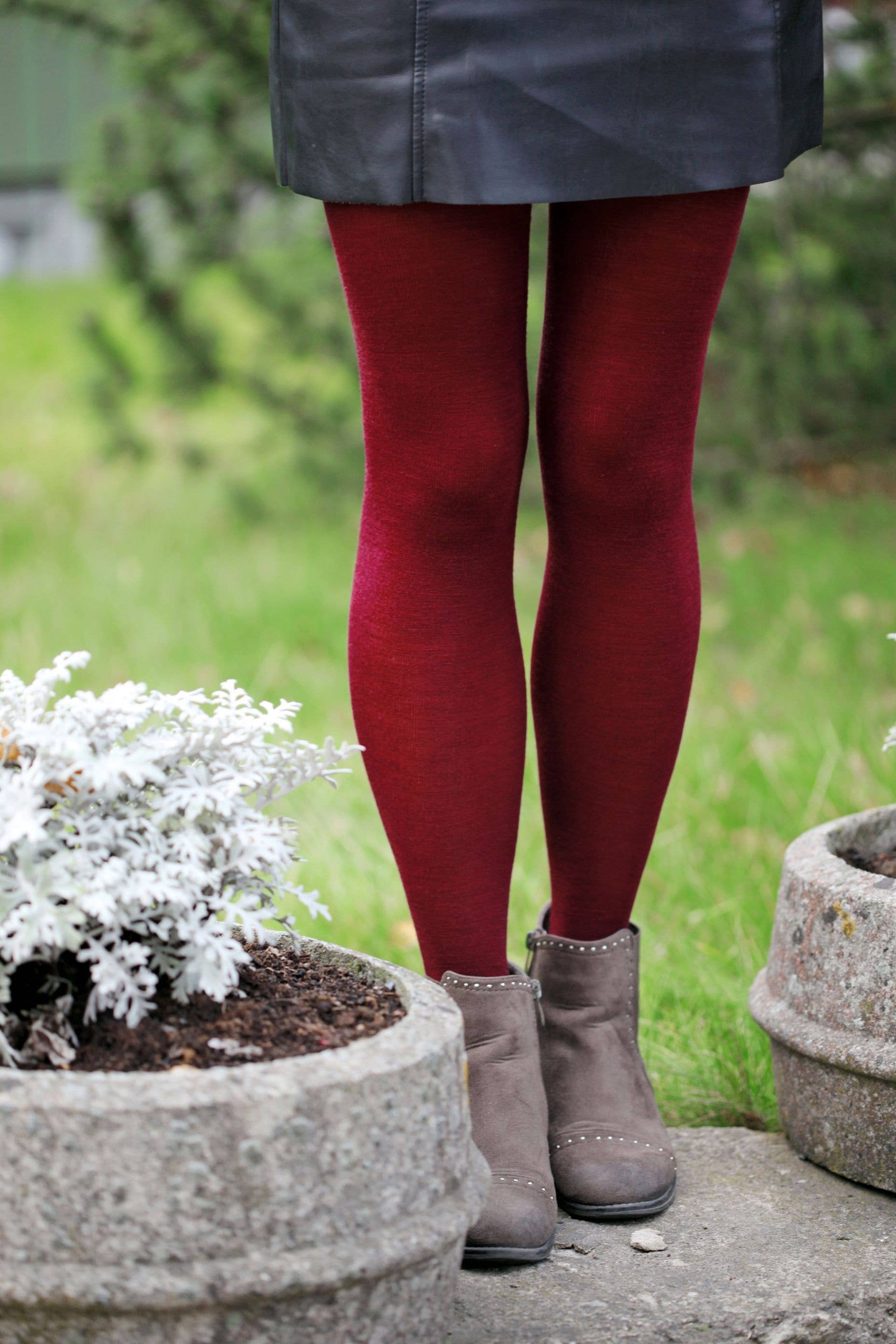 Sokisahtel I BestSockDrawer - Wholesale Tights – Women's - MILANA bordeaux merino tights for woman