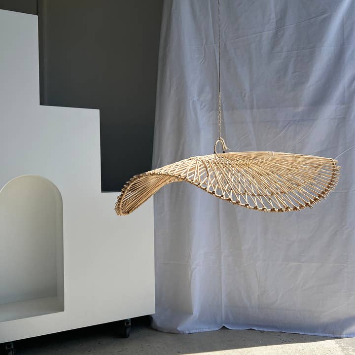 Office Objets - Wholesale Chandelier/Hanging Light - Rattan pendant or light fixture in the shape of a wavy circular tray with latticework D:7535