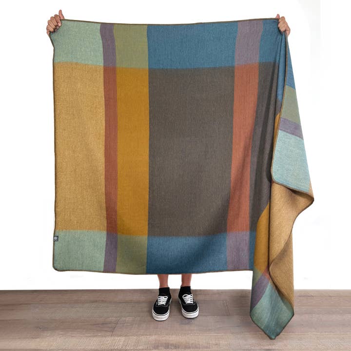 Shupaca Alpaca - Wholesale Throw blanket - NEW! Alpaca Throw Blanket - Prism2