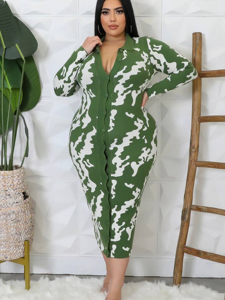 Robe Midi Vagues Abstraites pour la vente par Exclusively Yourz