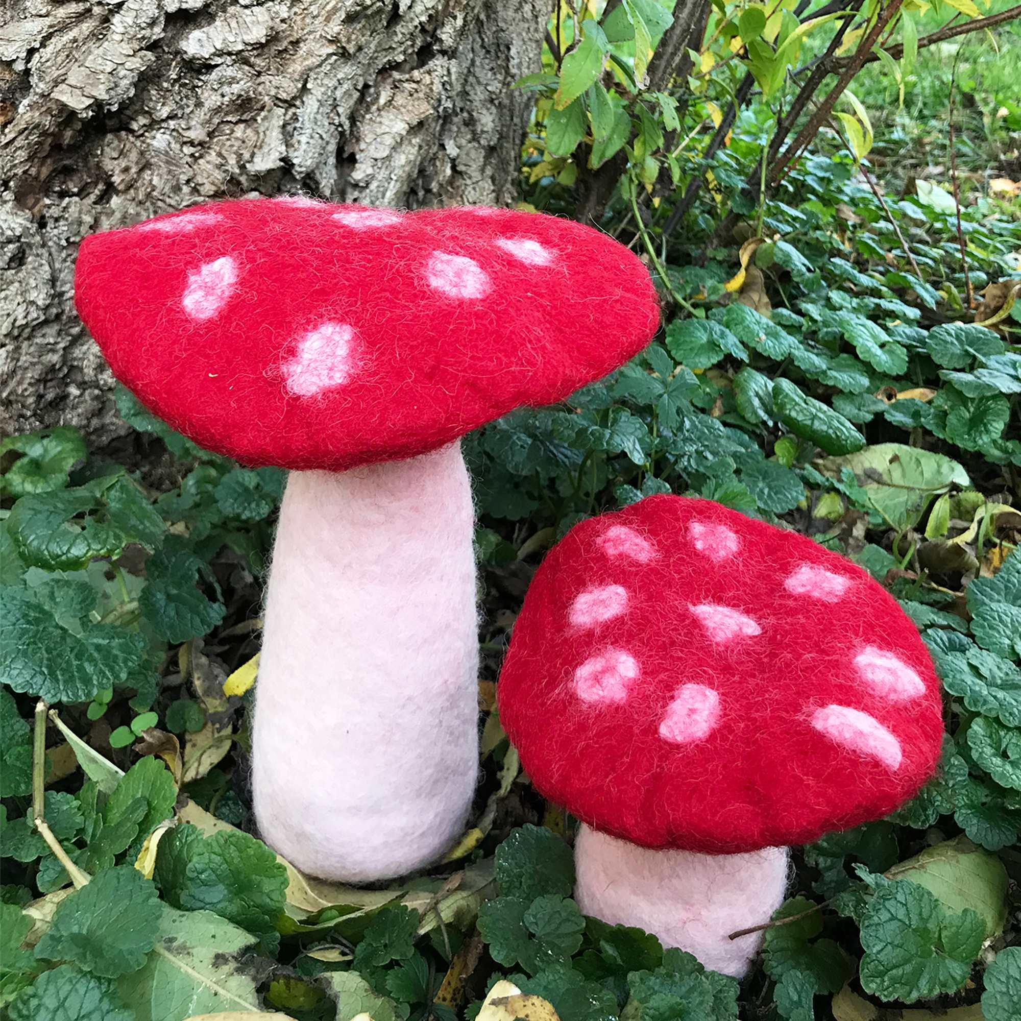 Tribal Trade GmbH - Vendita all'ingrosso Statuette decorative - Fungo amanita muscaria in feltro rosso, disponibile in 3 dimensioni16