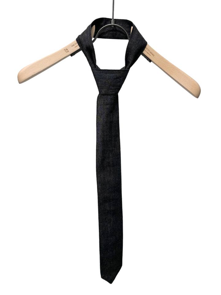 Cravatta in denim per la vendita all'ingrosso da parte di The Fifth Week