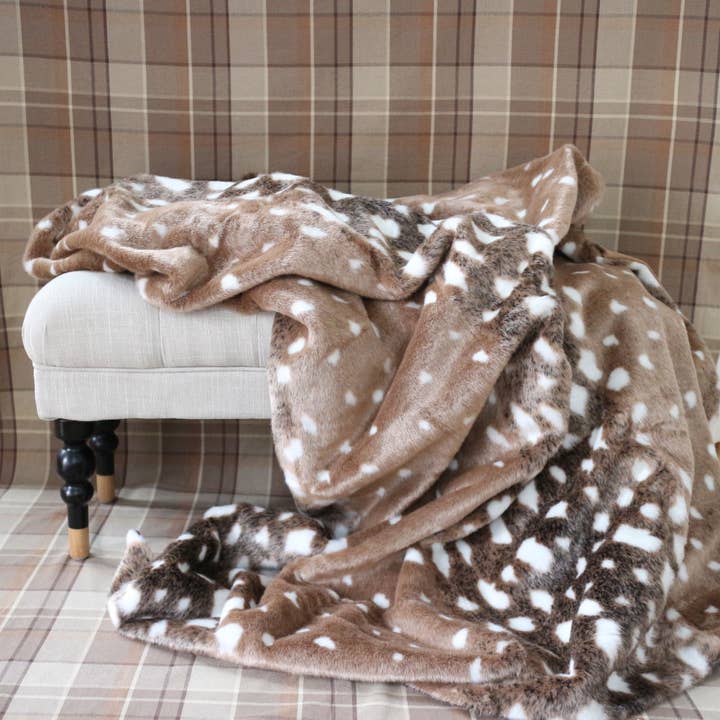 Throw faux fur Deer, 130 x 180 cm for wholesale by HemsidanDesign