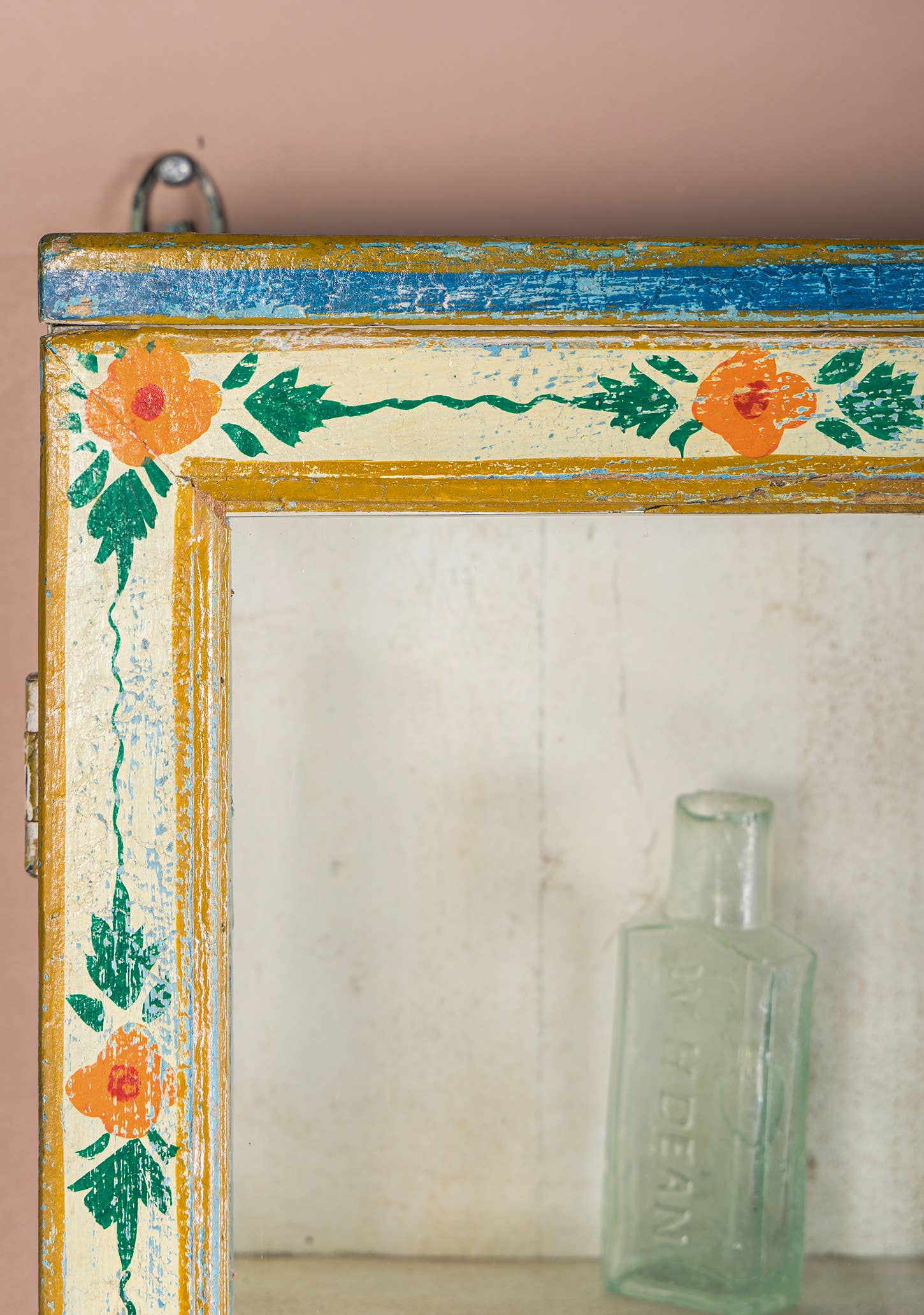 Namaste – wholesale Wall-mounted shelf – Kanchana Glazed Wall Showcase Hand Painted3