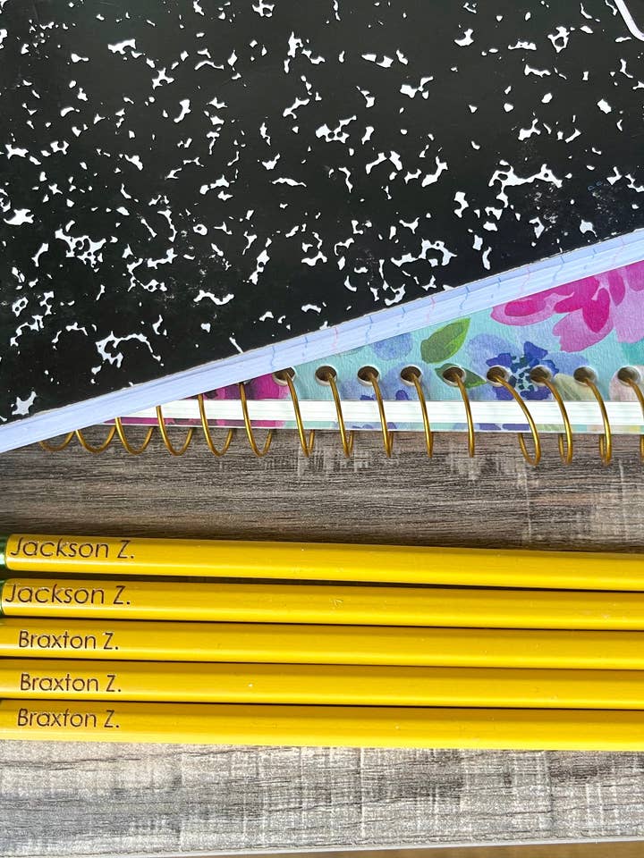 Crayons gravés pour la vente par Sweet Home Creative Co.