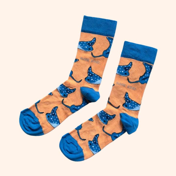 Calcetines Ray | Calcetines de bambú | Calcetines naranja coral | Calcetines oceánicos y otras tendencias de Resultados para peces para acuario al por mayor. Devoluciones gratuitas y condiciones de pago a 60 días en Faire en Faire.