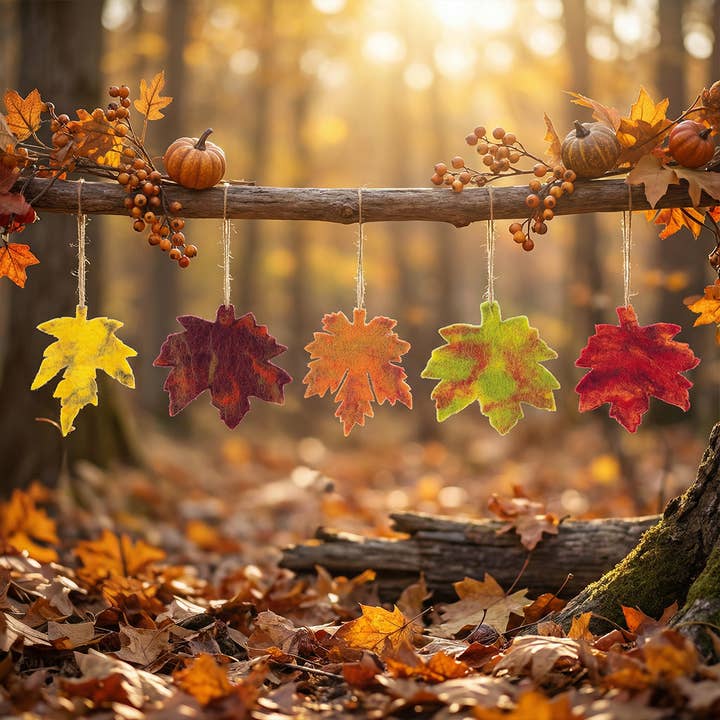 Foglie autunnali fatte a mano in feltro (set di 5) da appendere per la vendita all'ingrosso da parte di Felt So Good