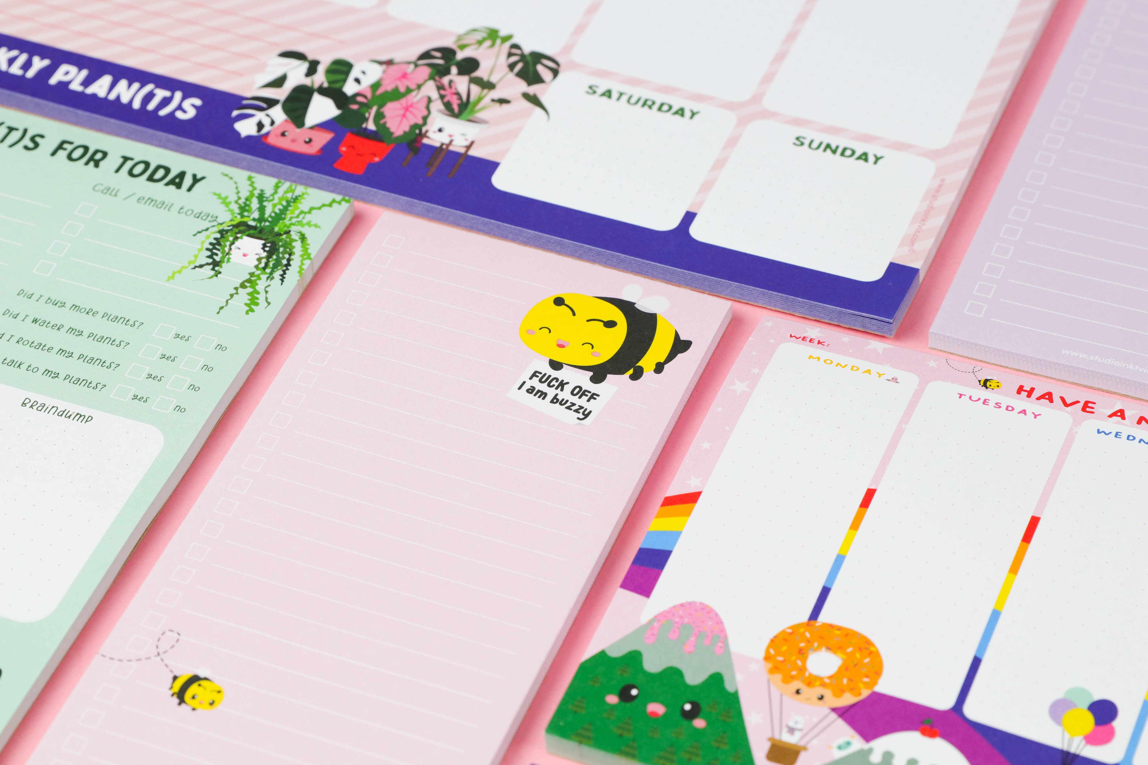 Studio Inktvis - Wholesale Planner - Weekly Planner with cute kawaii panda and rainbow A52