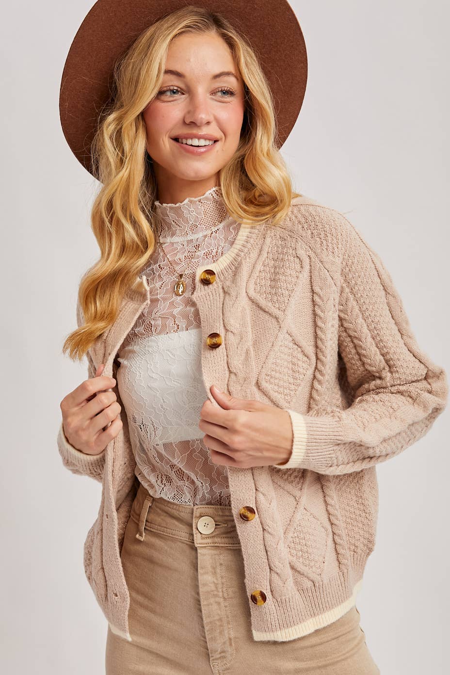 Bluivy - Vendita all'ingrosso Cardigan - Donna - CARDIGAN IN MAGLIA A TRECCE BUTTON DOWN4