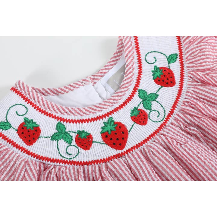 Lil Cactus - Vente Robe – enfant - Robe évêque smockée à fraises en seersucker rouge2