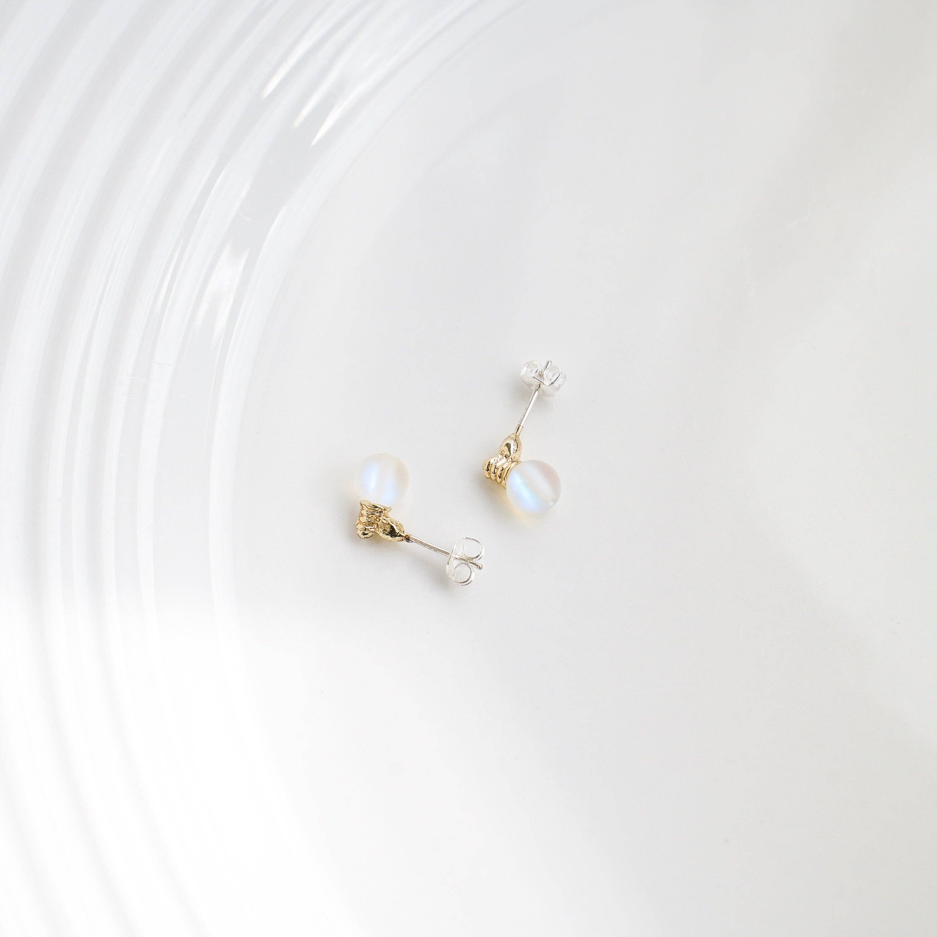 Mini Story Co - Wholesale Stud/Post Earrings - Gold Light Bulb Stud Earrings2