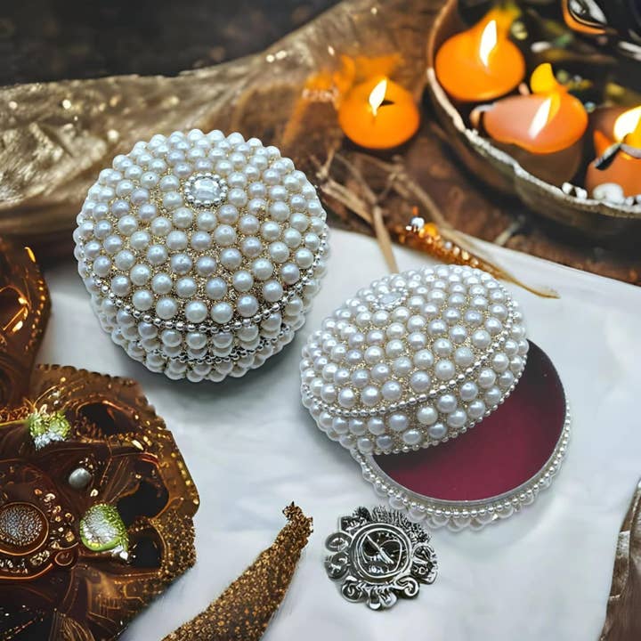 Magnifique Hearts - Wholesale Jewelry Box/Organizer - Elegant Faux Pearl Jewelry Box – 3” Elegant Travel Gift Case2