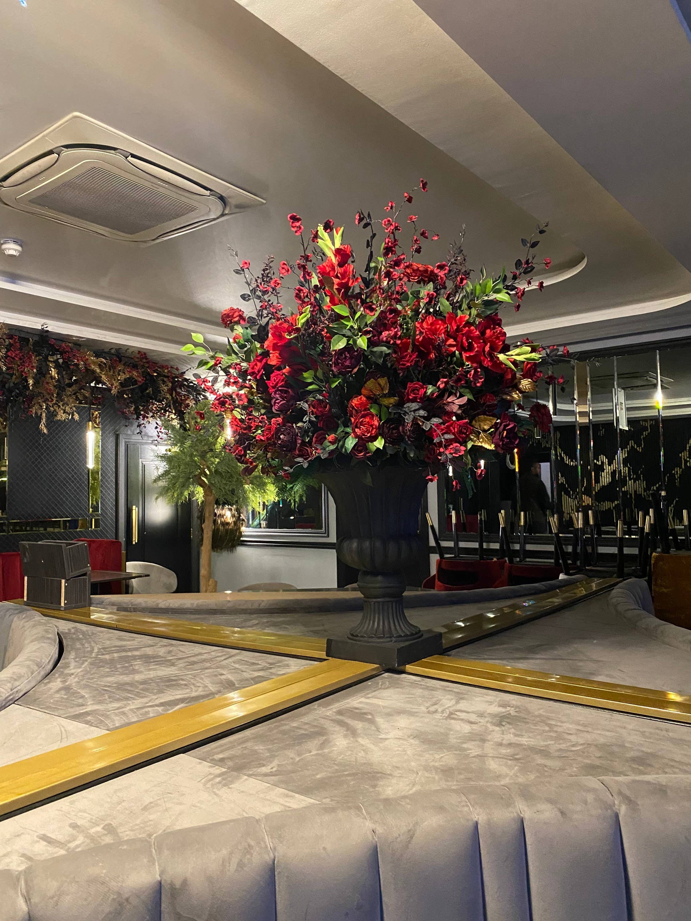 IVY CRUZ - Vendita all'ingrosso Fiori finti - Grande urna per fiori, Urna per fiori artificiali, Urna floreale per matrimoni1