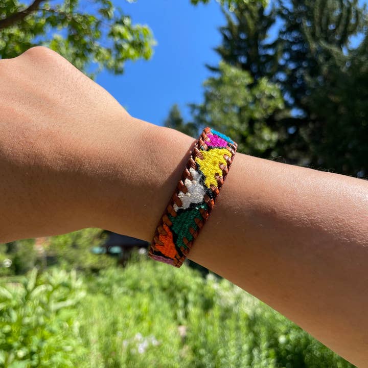 GUATEARTISAN - Vente Bracelet tissé/tressé - Bracelets Huipil en cuir guatémaltèque7