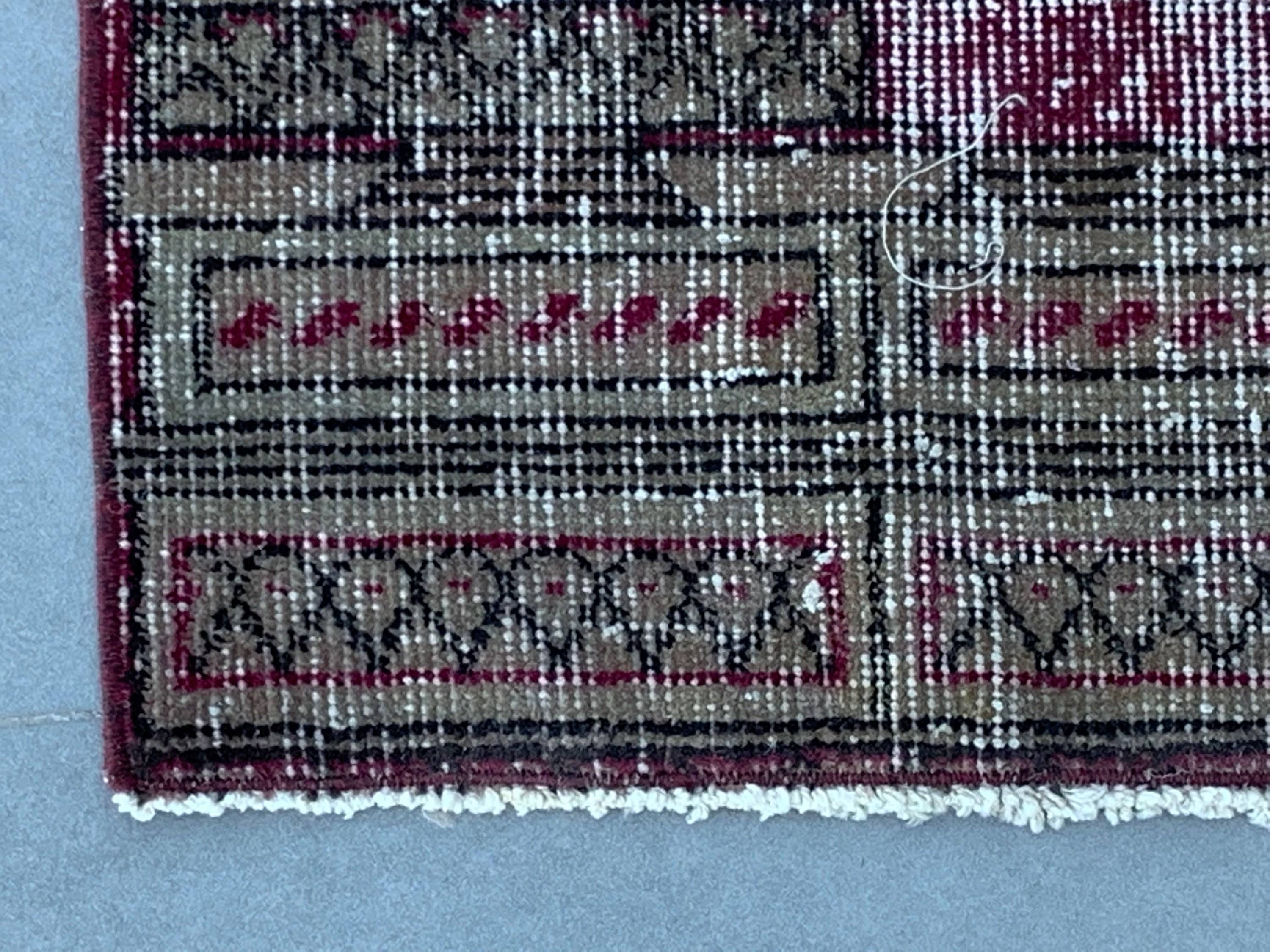 The Loom Wholesale - Wholesale Rug Pad - Vintage Small Rug 2,9x4,5 ft (88x136 cm), Turkish Red Oriental Wool Rug4