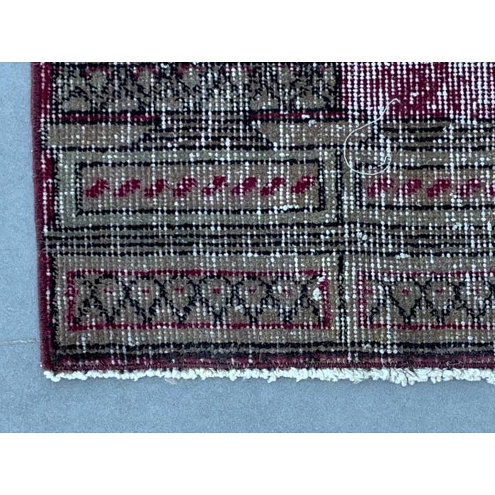 The Loom Wholesale - Wholesale Rug Pad - Vintage Small Rug 2,9x4,5 ft (88x136 cm), Turkish Red Oriental Wool Rug4