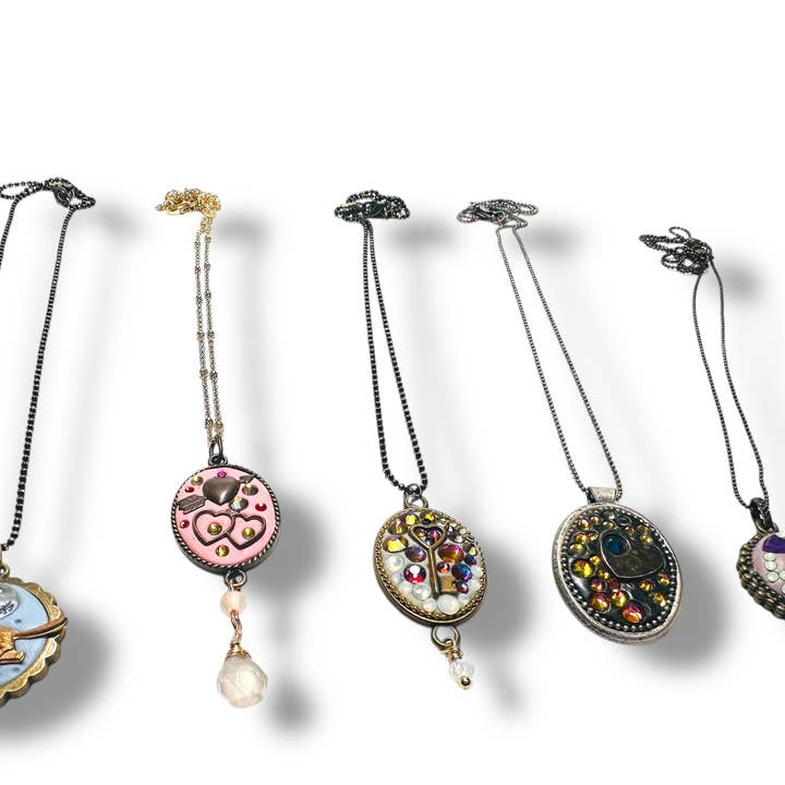 Collier en mosaïque de cristal pour la vente par Janine’s Jewelry Design