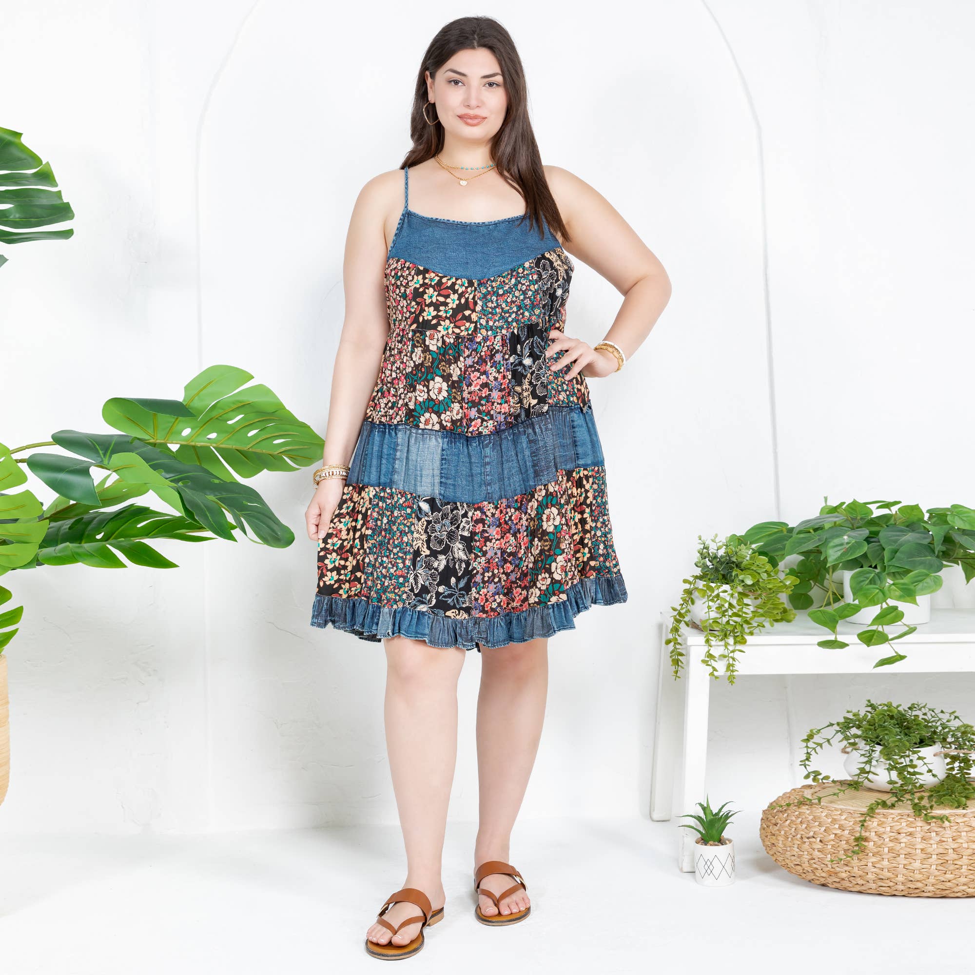 Floral Robe Babydoll Coquette à Bretelles avec Empiècement en Denim en vente sur Faire6