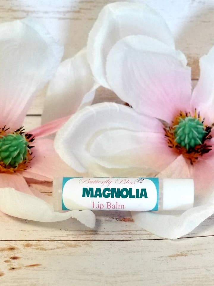 Lembrancinhas de festa de casamento | Presentes de casamento | Lembrancinhas de casamento | Lembrancinhas florais de casamento | Bálsamo labial de magnólia | Bálsamo labial floral | Lábios por atacado de Butterfly Bliss