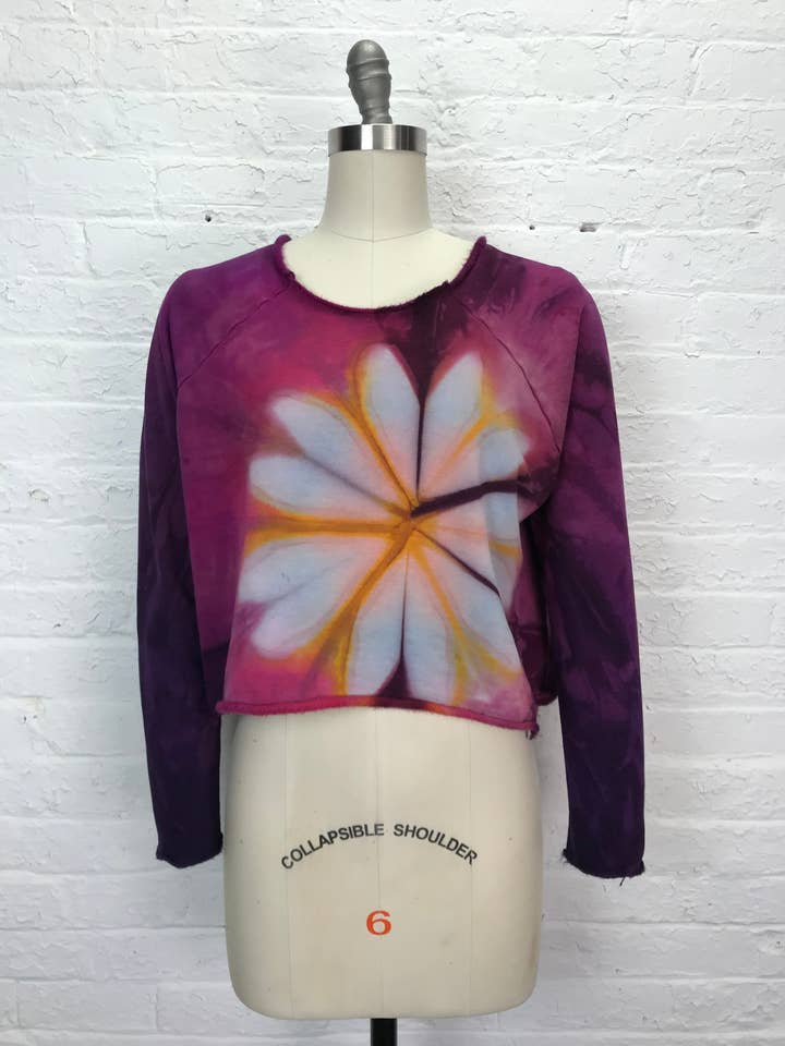 Tung fleece beskåret sweatshirt i Plumeria Rubra for engroshandel hos Cloud Candy Clothing