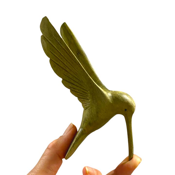 Figurine de décoration Colibri en bois vert pour la vente par Music Frog Co