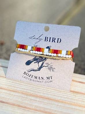 Ensemble de Bracelets en Perles Tila à Motif Rouge du Sud-Ouest avec Blanc | Enveloppant Bohème Élastique Fait Main pour la vente par Lady Bird Market