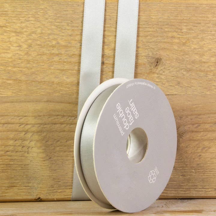 Nastro in raso grigio argento per la vendita all'ingrosso da parte di kadopapier.net