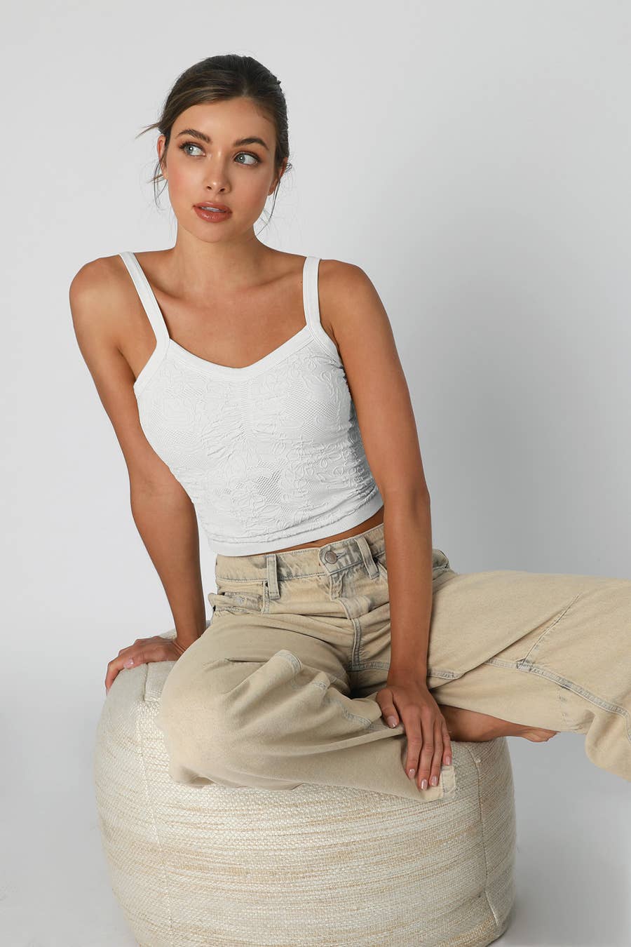 NIKIBIKI - Venta al por mayor Jersey corto de punto - Mujer - NS8318 - Top de encaje con cuello en V16