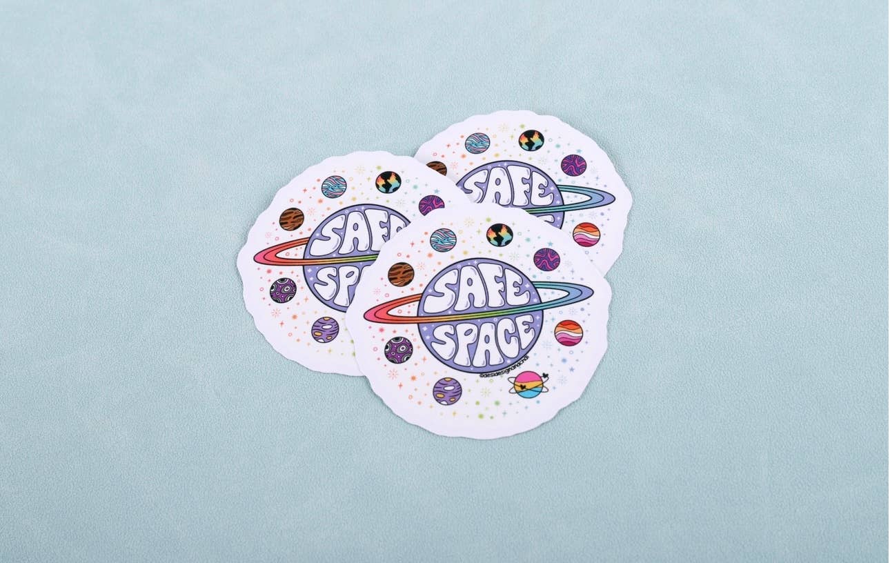 Desi design and chai – wholesale Klistermärke – Pride safe space vinyl klistermärke