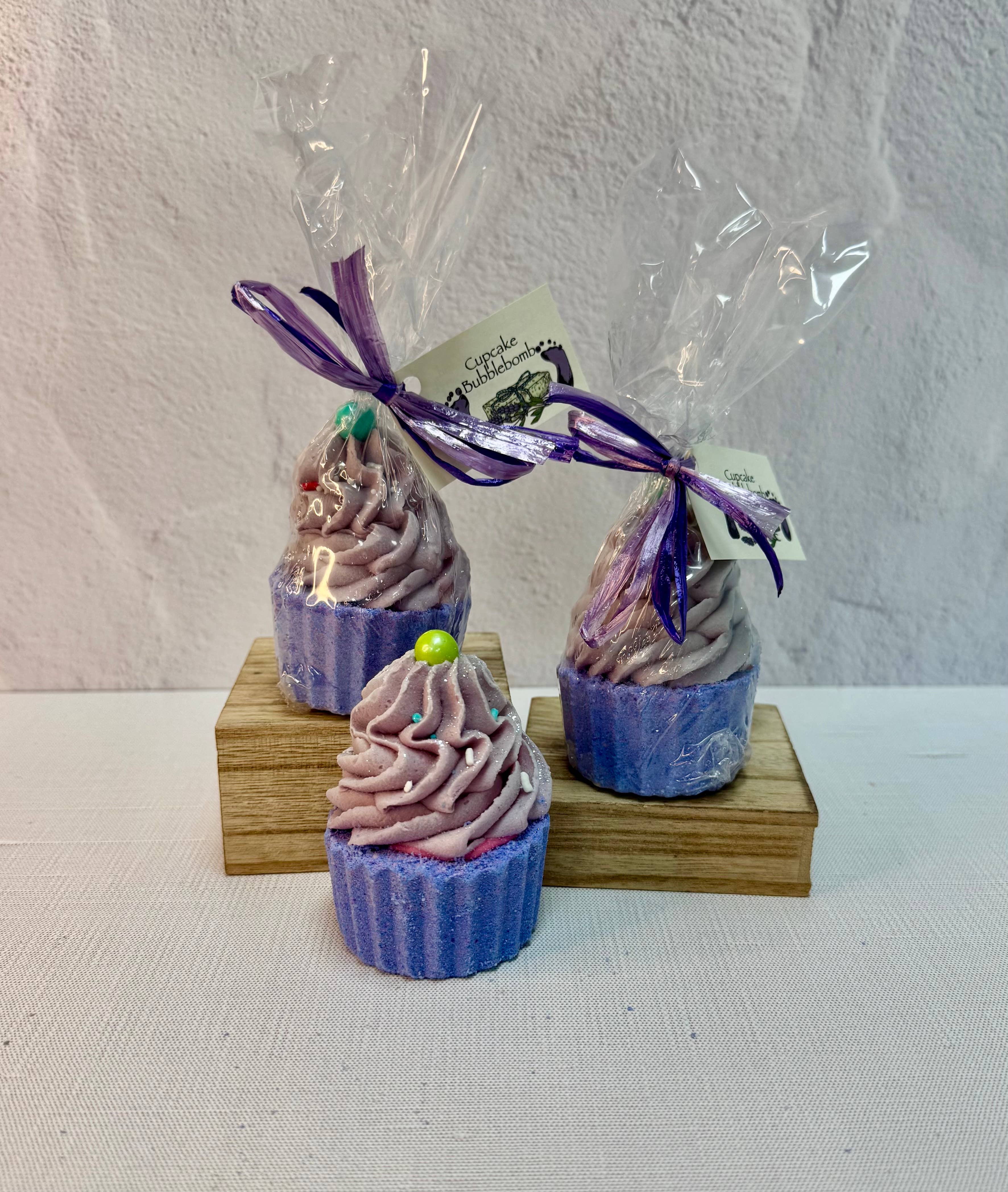 Penelope's Soaps & Such – wholesale Bath bomb/fizz – Cupcake Bubble Bomb1