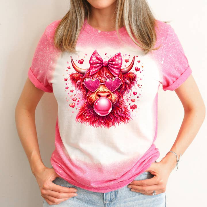 Sød ko blæser tyggegummiboble bleget Valentinsdag T-shirt for engroshandel hos Hello Gorgeous Apparel